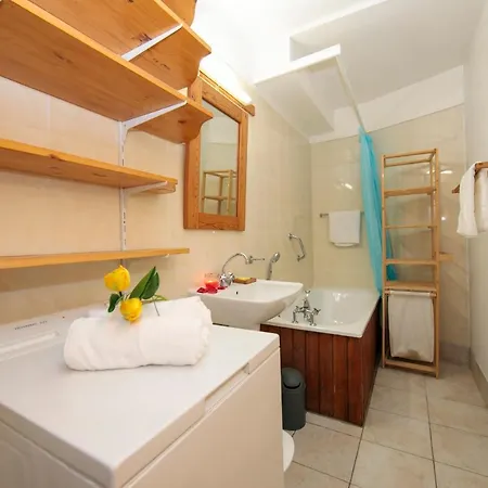 Appartamento Sleeps 4 *
