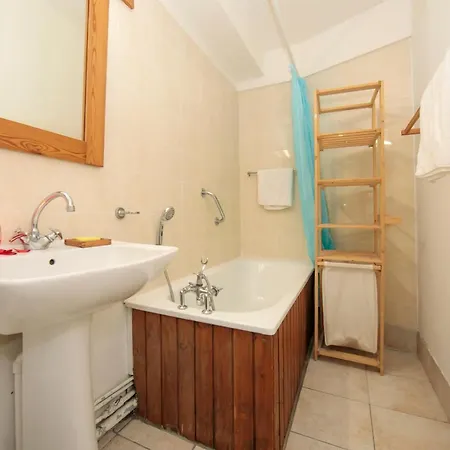Sleeps 4